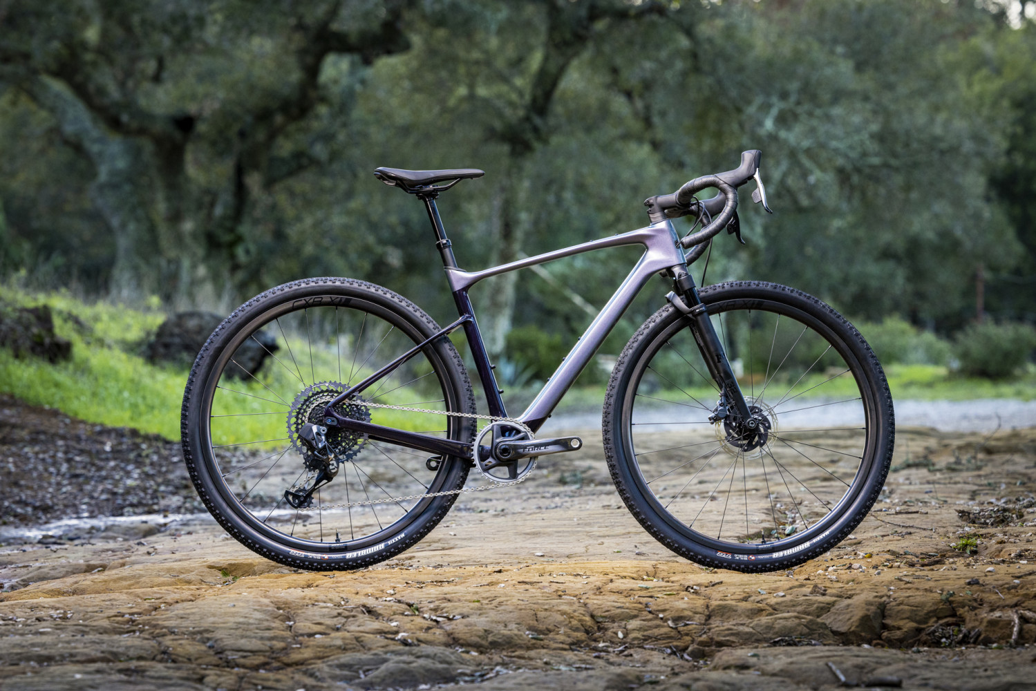 Ontdek de Giant Revolt X Advanced Pro 0: Een Gravelbike voor het Ruige Avontuur